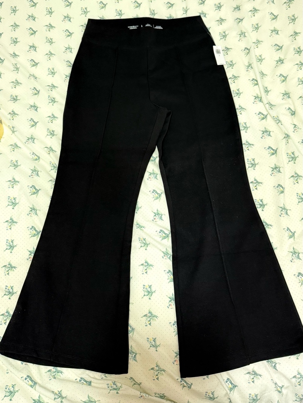 Old Navy Active Dynamic Fleece-Women’s High Rise Black Flared Pants Sz Large NWT